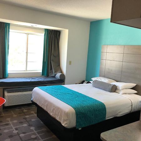 Red Lion Inn & Suites Elk Grove Village Esterno foto