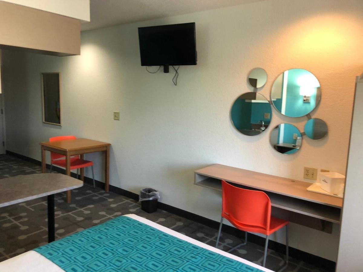 Red Lion Inn & Suites Elk Grove Village Esterno foto