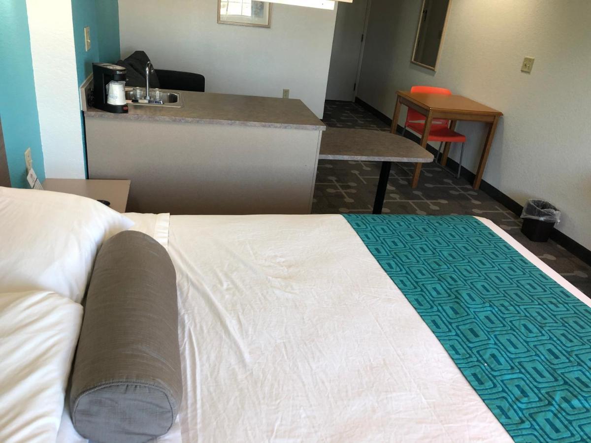 Red Lion Inn & Suites Elk Grove Village Esterno foto