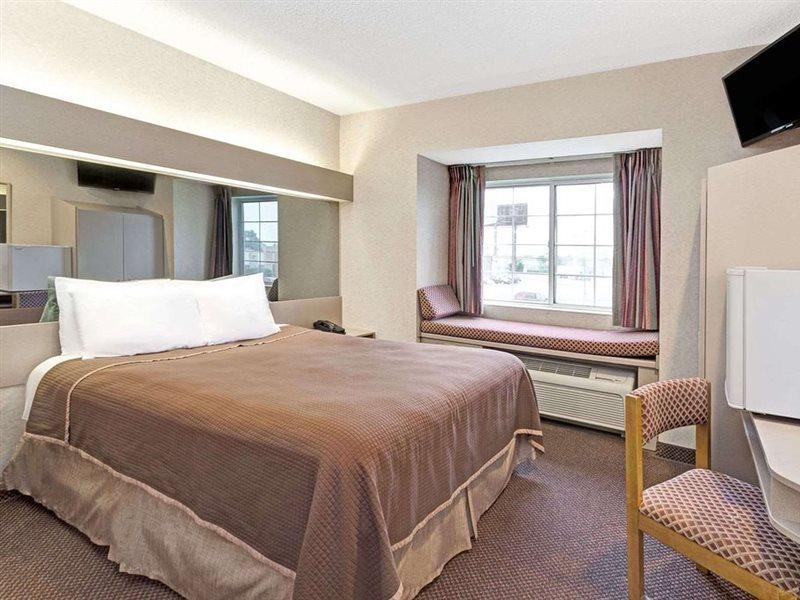 Red Lion Inn & Suites Elk Grove Village Esterno foto