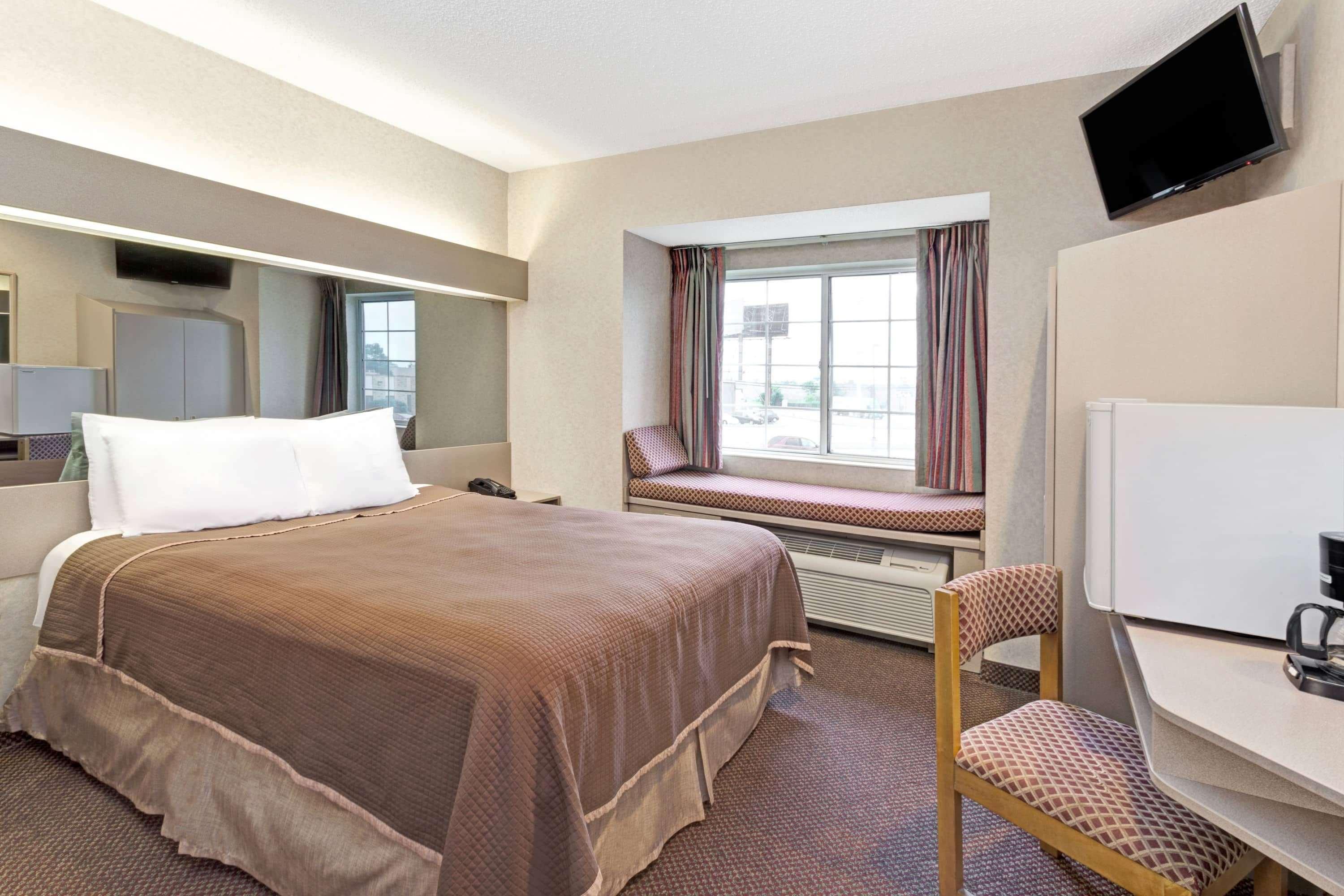 Red Lion Inn & Suites Elk Grove Village Esterno foto